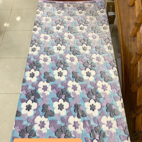 پتو ژله ای مسافرتی شبرنگ یکنفره طرح گل بنفش