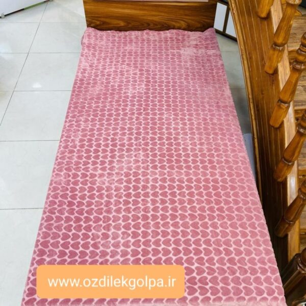 پتوی مخمل مسافرتی شادیلون مدل آرنیکا arnika طرح 1 قلب رنگ کالباسی سایز یکنفره