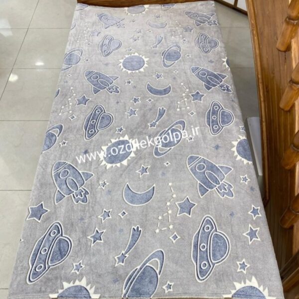 پتو ژله ای مسافرتی شبرنگ یکنفره طرح سفینه