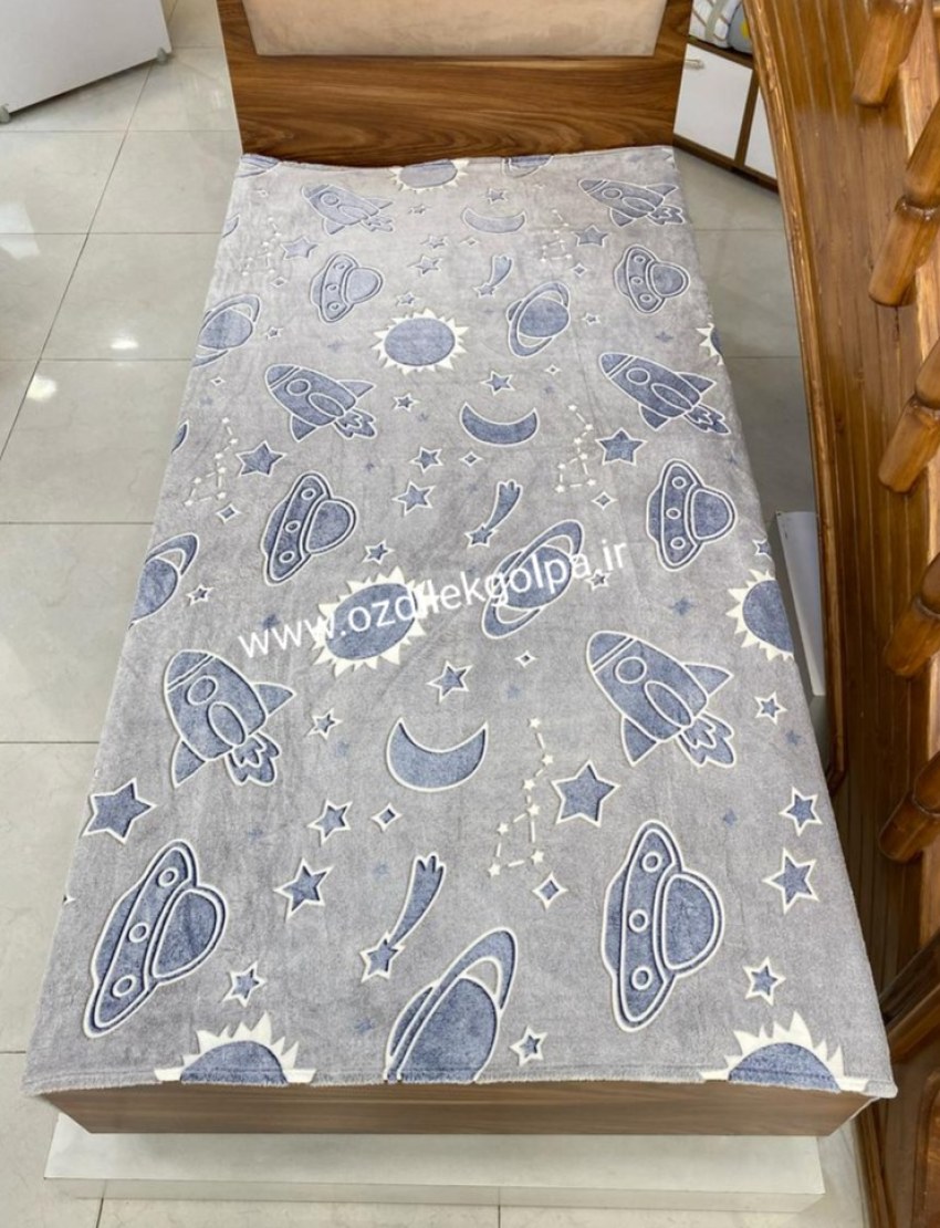 پتو ژله ای مسافرتی شبرنگ یکنفره طرح سفینه